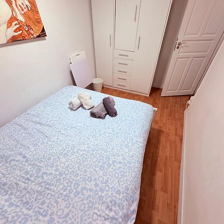 Stunning Flat For 6 People 3 Blocks From The Beach Plus Welcome Breakfast Barcelona Luaran gambar