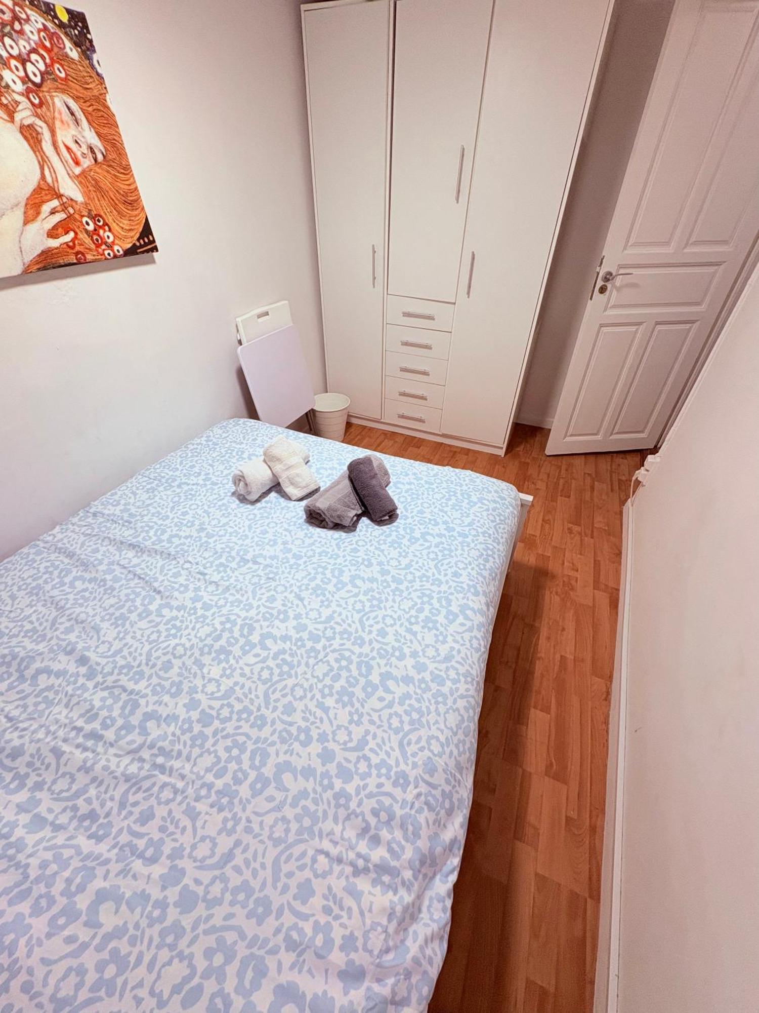 Stunning Flat For 6 People 3 Blocks From The Beach Plus Welcome Breakfast Barcelona Luaran gambar