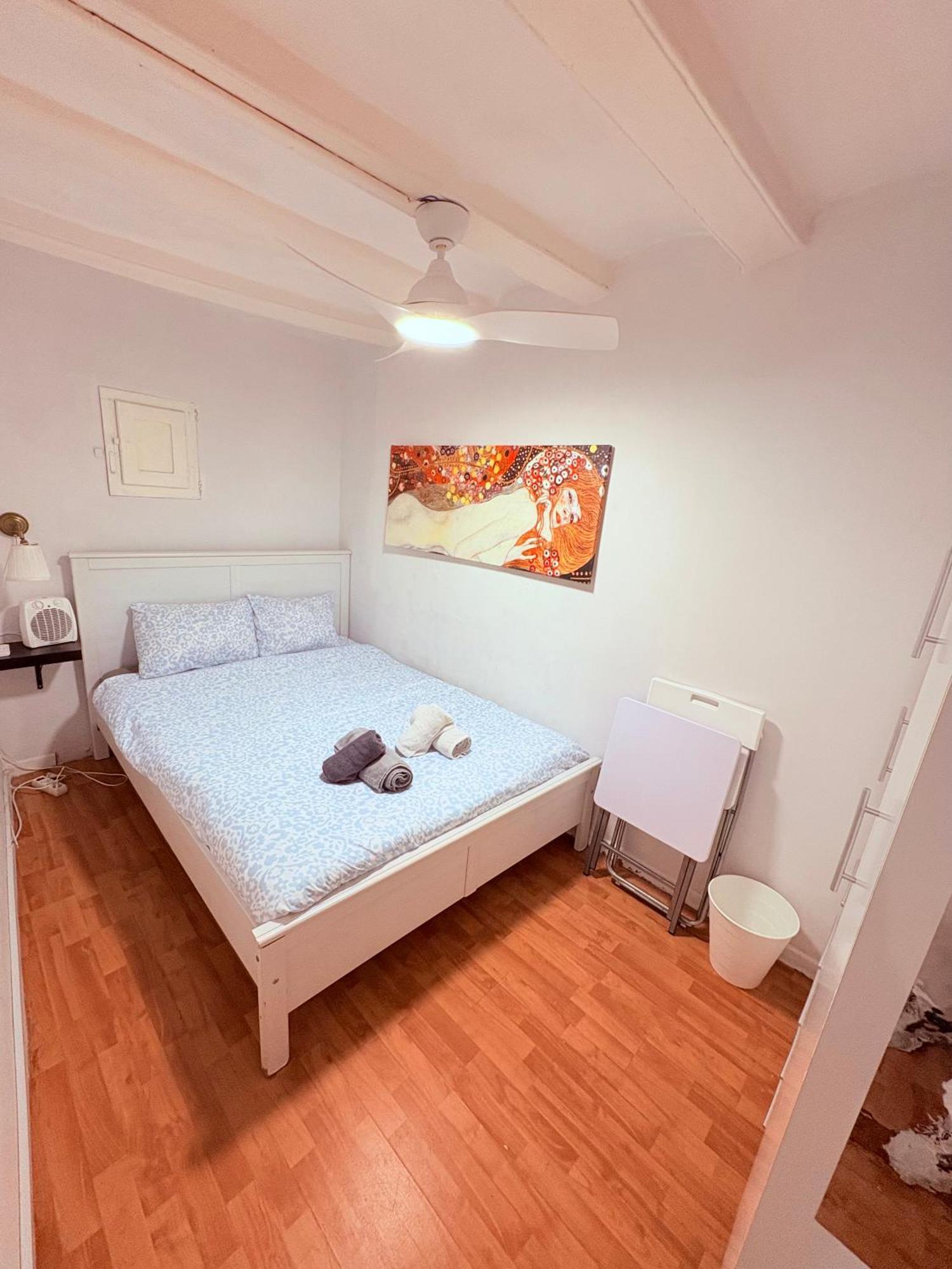 Stunning Flat For 6 People 3 Blocks From The Beach Plus Welcome Breakfast Barcelona Luaran gambar