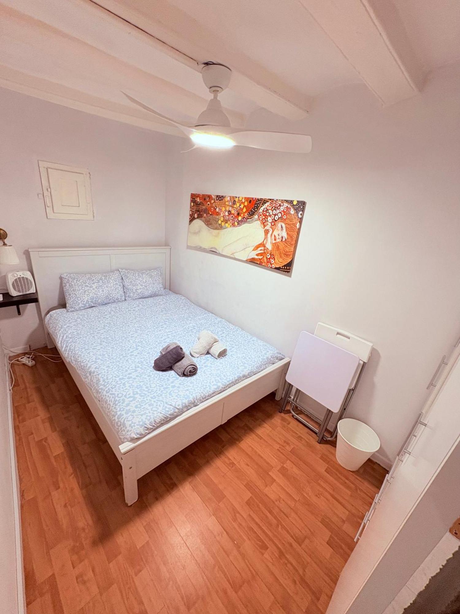 Stunning Flat For 6 People 3 Blocks From The Beach Plus Welcome Breakfast Barcelona Luaran gambar