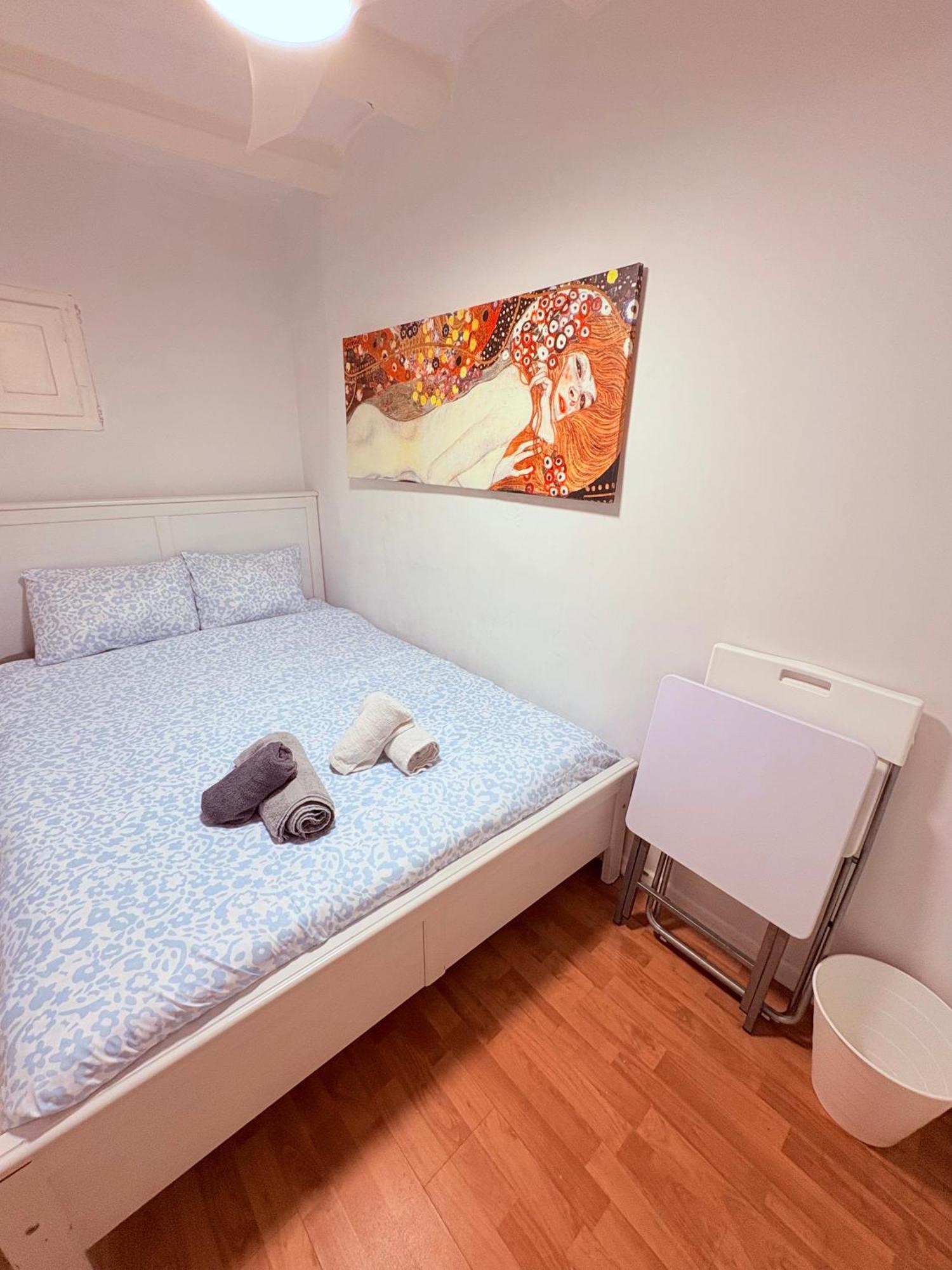 Stunning Flat For 6 People 3 Blocks From The Beach Plus Welcome Breakfast Barcelona Luaran gambar