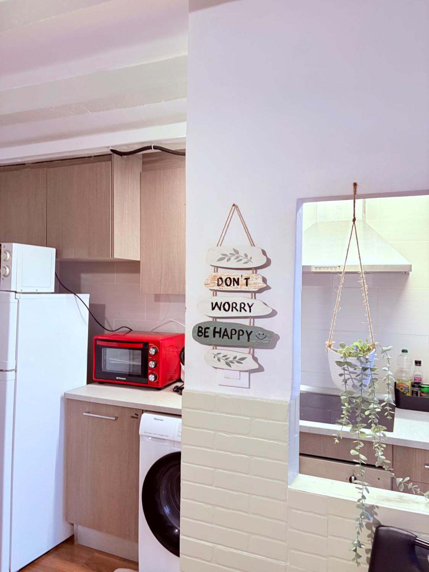 Stunning Flat For 6 People 3 Blocks From The Beach Plus Welcome Breakfast Barcelona Luaran gambar
