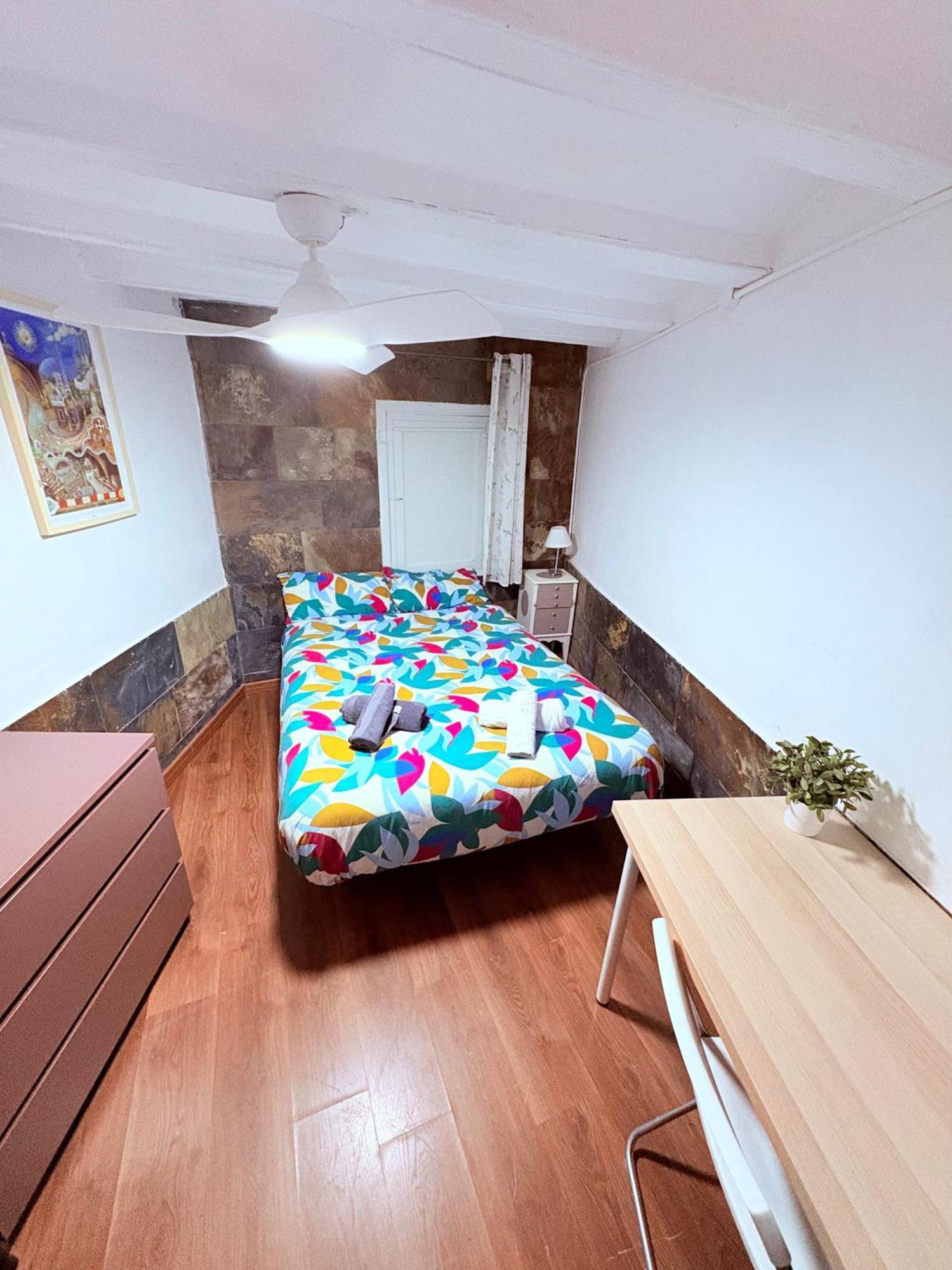 Stunning Flat For 6 People 3 Blocks From The Beach Plus Welcome Breakfast Barcelona Luaran gambar