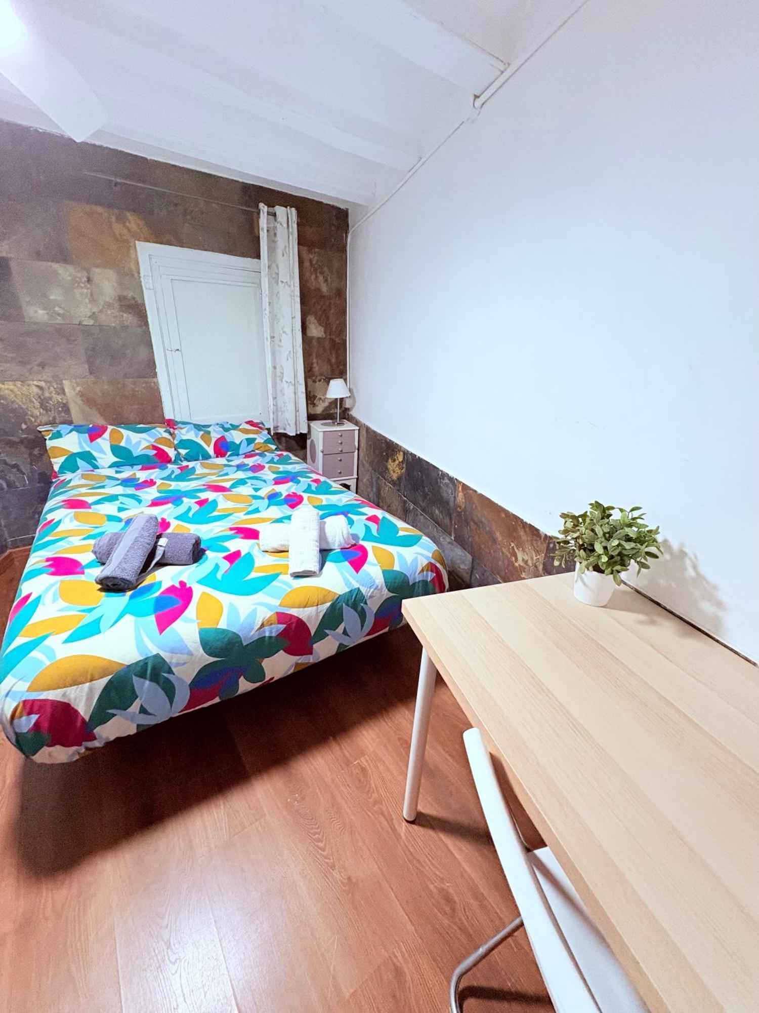 Stunning Flat For 6 People 3 Blocks From The Beach Plus Welcome Breakfast Barcelona Luaran gambar