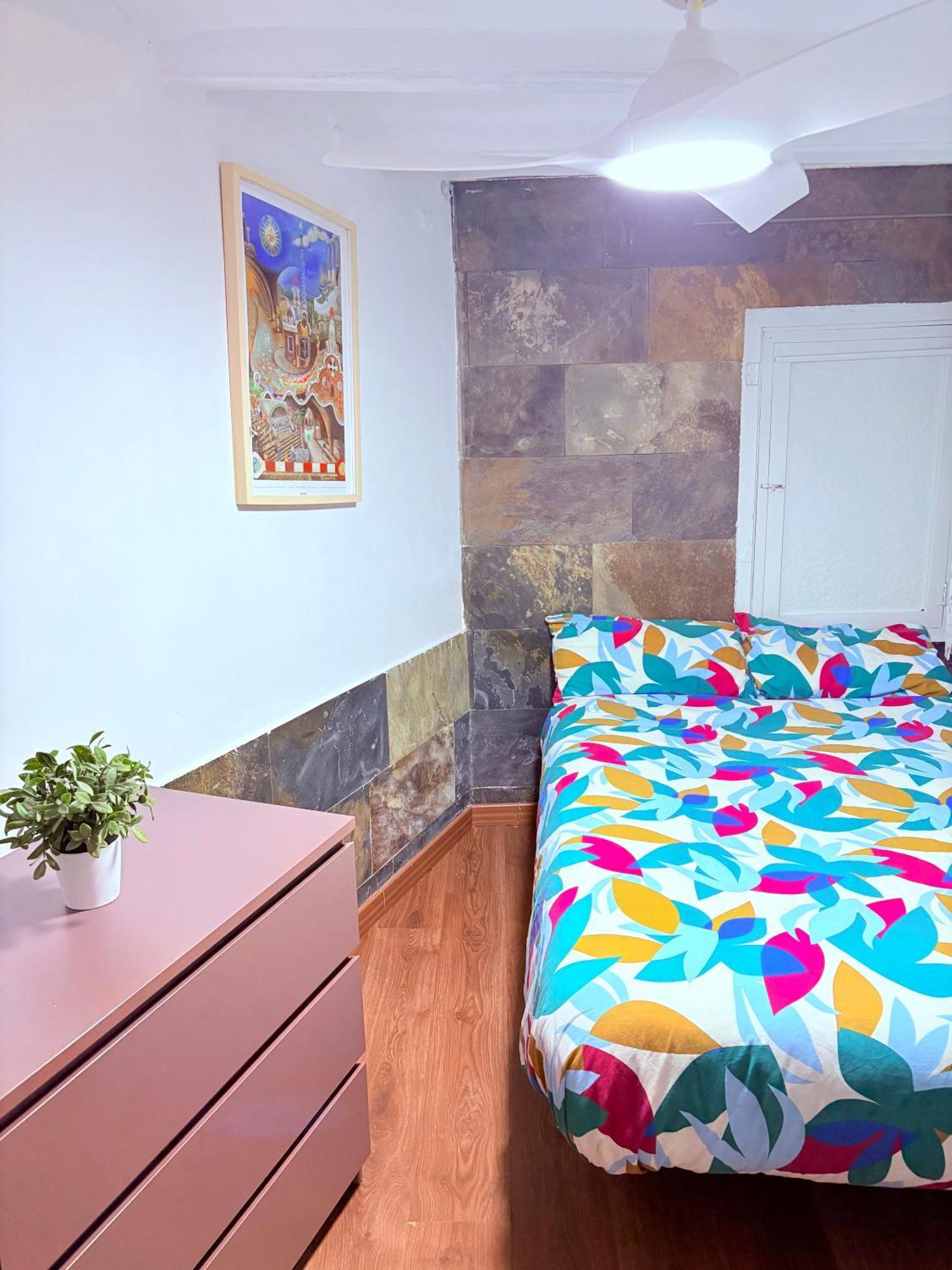 Stunning Flat For 6 People 3 Blocks From The Beach Plus Welcome Breakfast Barcelona Luaran gambar
