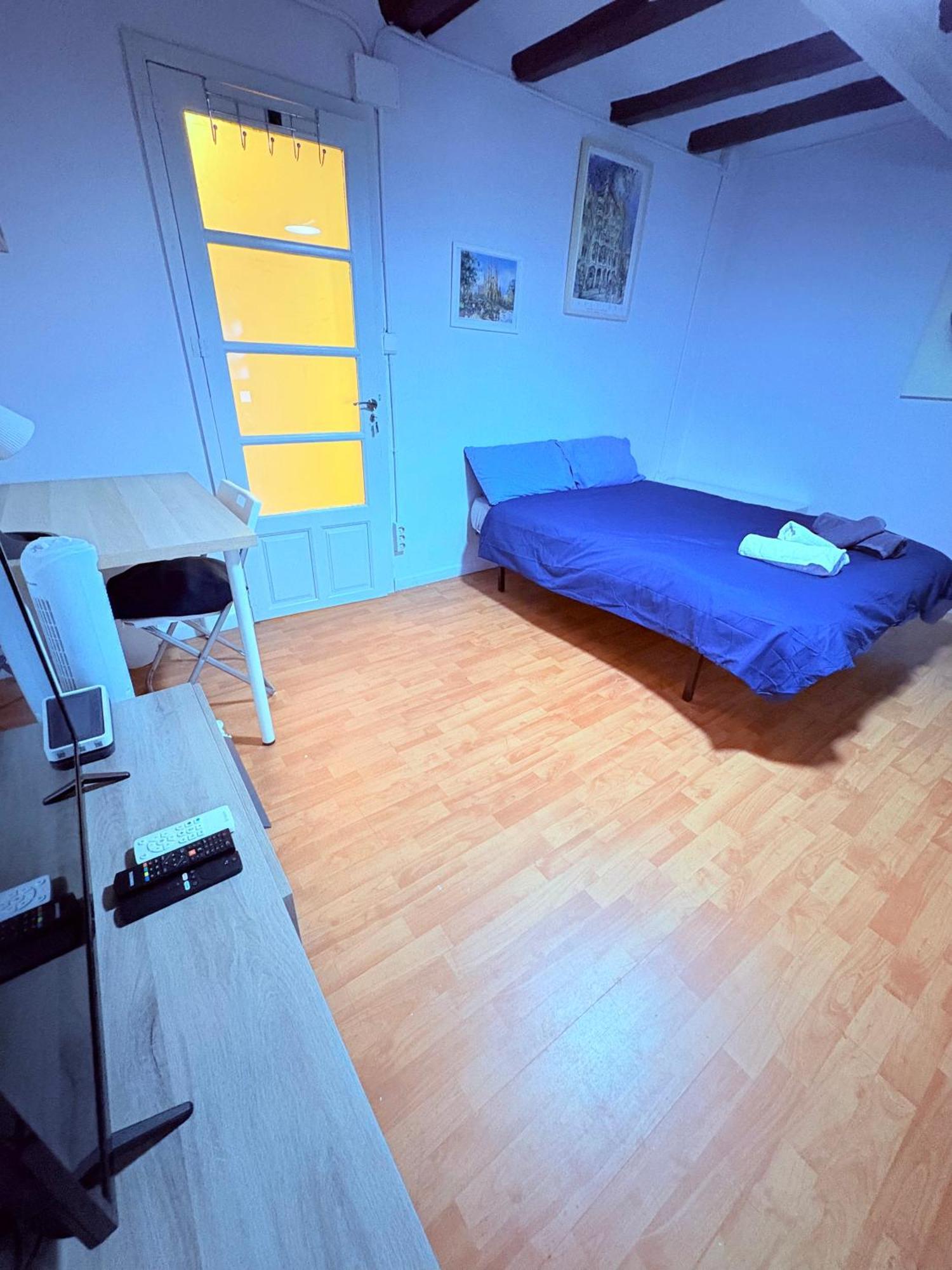 Stunning Flat For 6 People 3 Blocks From The Beach Plus Welcome Breakfast Barcelona Luaran gambar