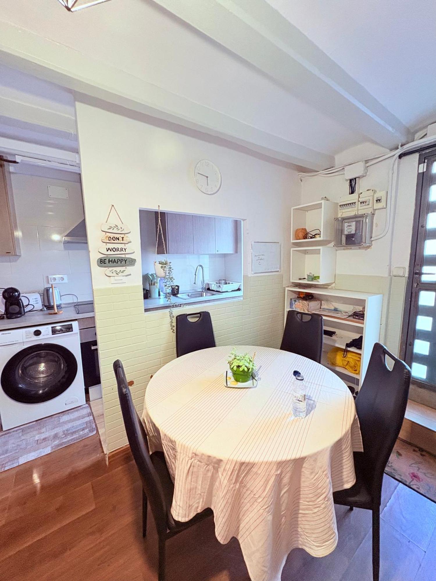 Stunning Flat For 6 People 3 Blocks From The Beach Plus Welcome Breakfast Barcelona Luaran gambar