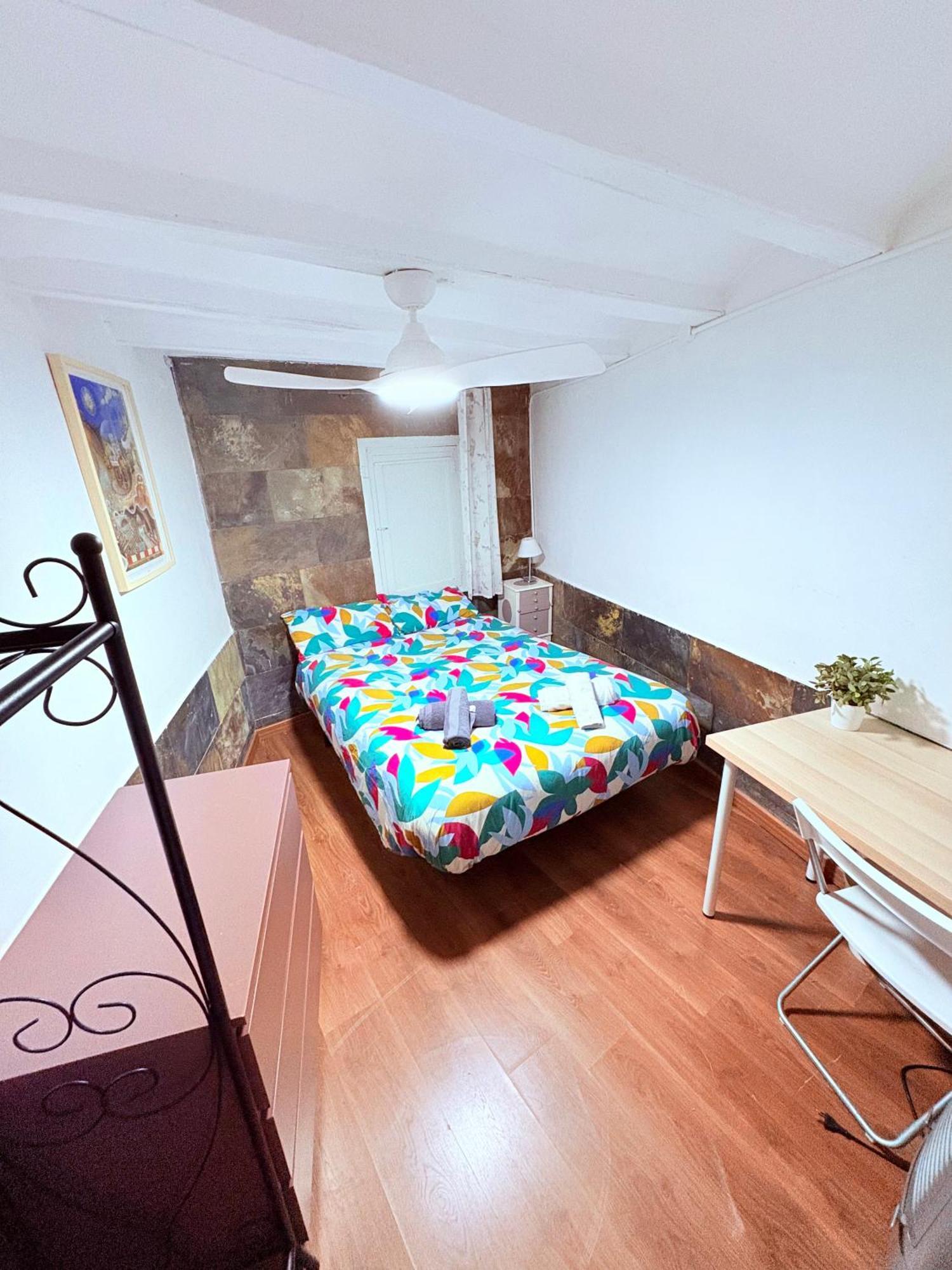 Stunning Flat For 6 People 3 Blocks From The Beach Plus Welcome Breakfast Barcelona Luaran gambar